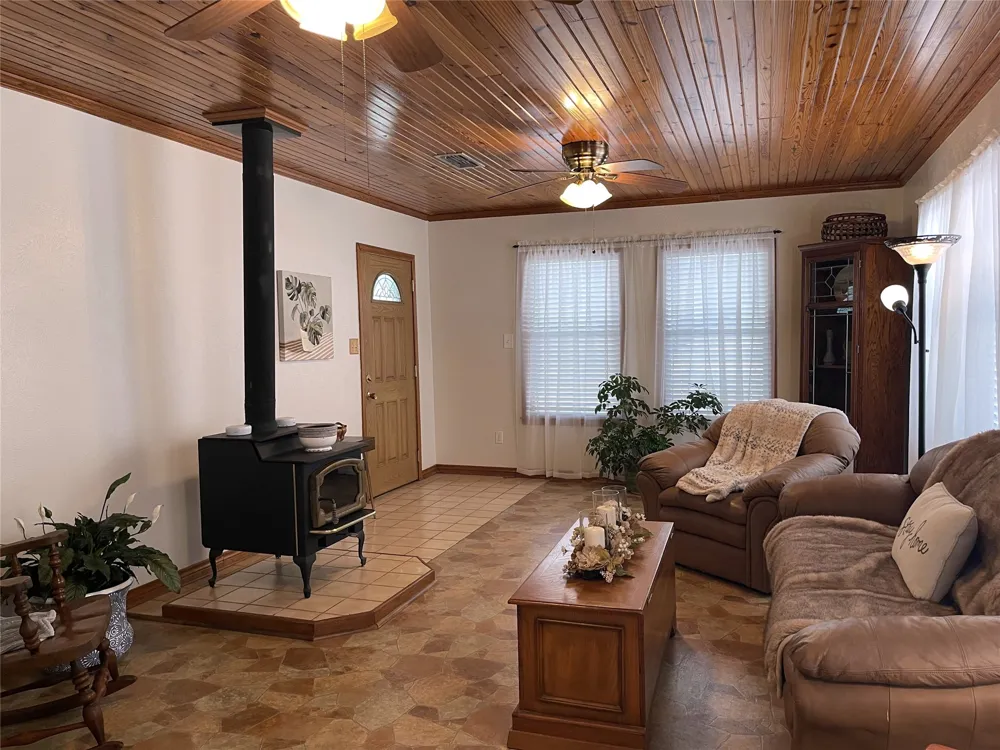 923 Fm 80 S Teague, TX 75860