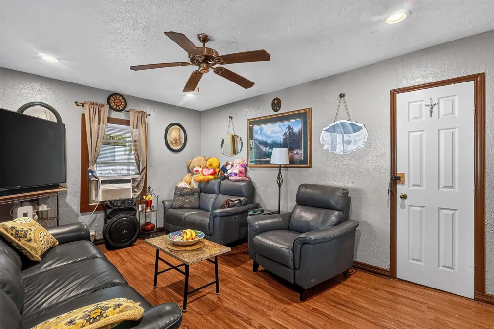 3332 Coronet Boulevard Dallas, TX 75212