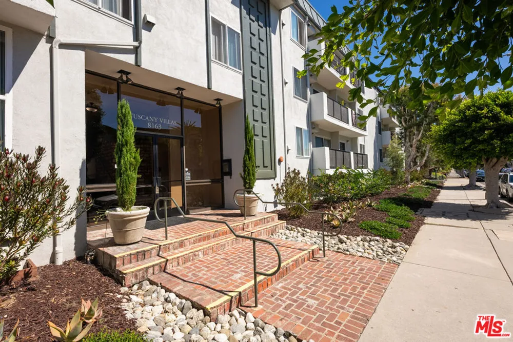 8163 Redlands Street #45 Los Angeles, CA 90293