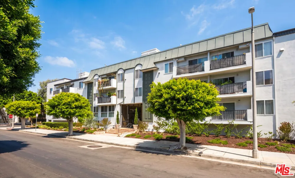8163 Redlands Street #45 Los Angeles, CA 90293
