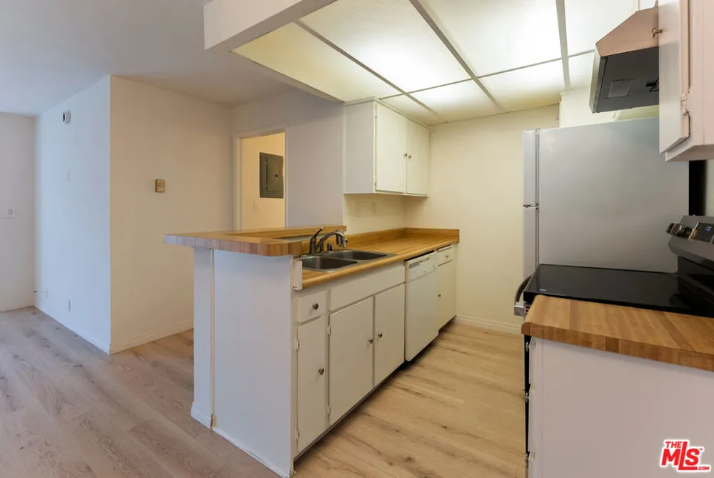 8163 Redlands Street #45 Los Angeles, CA 90293