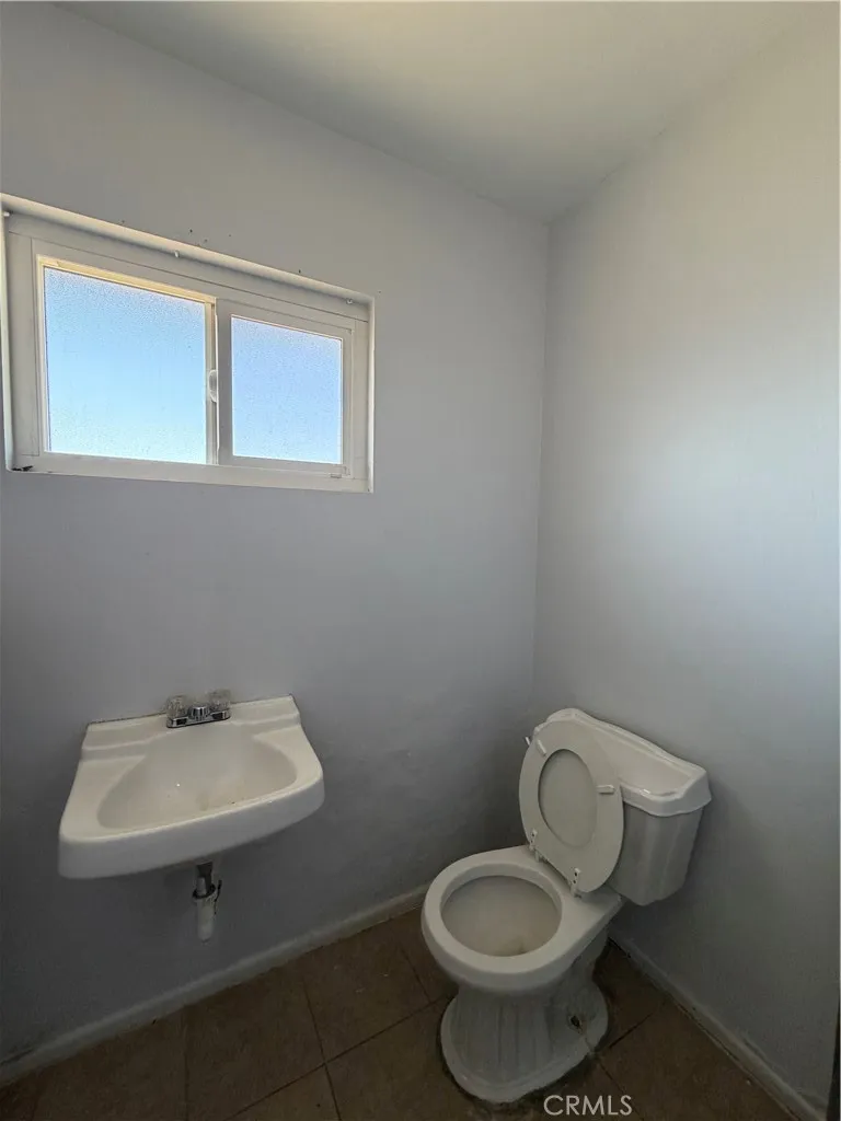 9110 G Hesperia, CA 92345