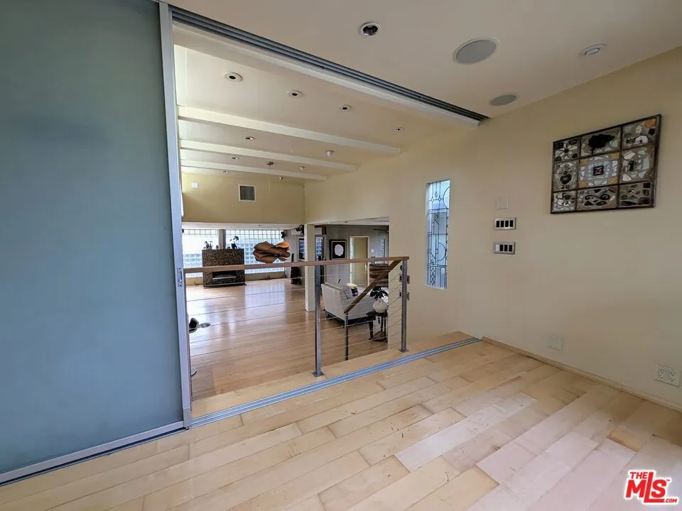 13523 Hartland Street Valley Glen, CA 91405