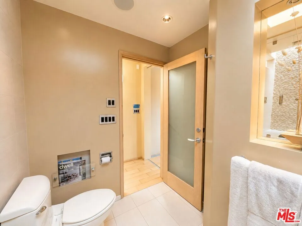 13523 Hartland Street Valley Glen, CA 91405
