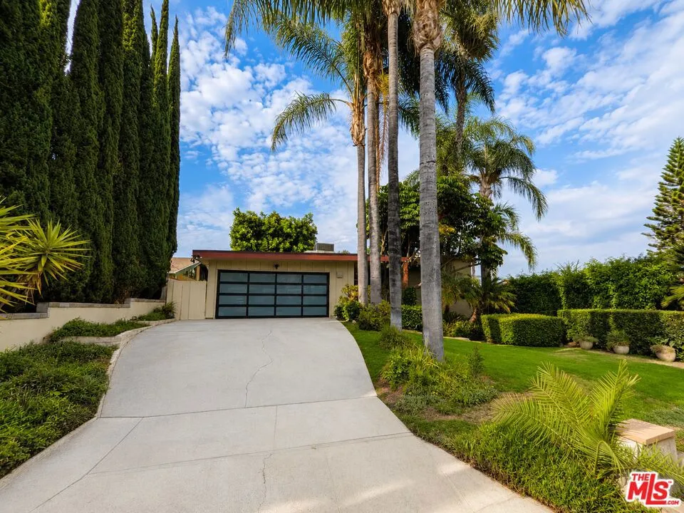 13523 Hartland Street Valley Glen, CA 91405