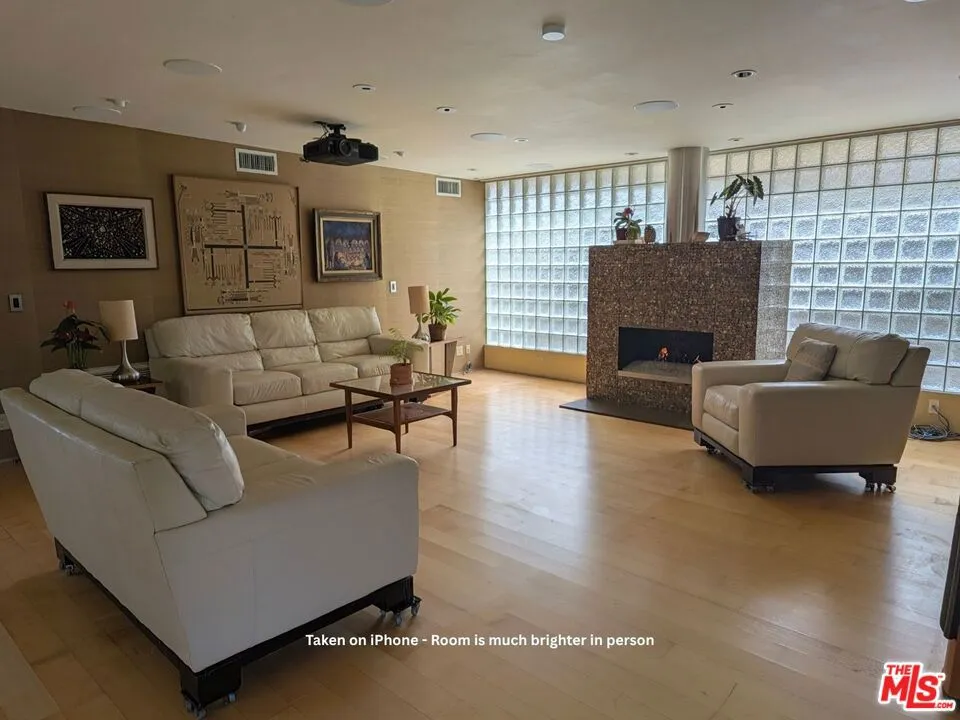 13523 Hartland Street Valley Glen, CA 91405