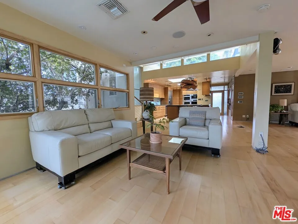 13523 Hartland Street Valley Glen, CA 91405