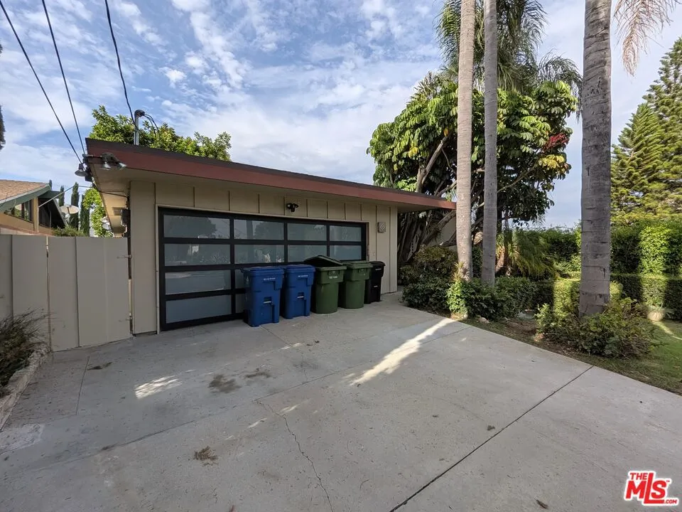 13523 Hartland Street Valley Glen, CA 91405