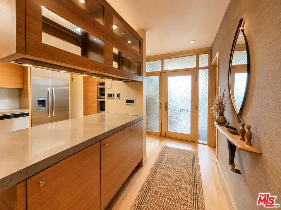 13523 Hartland Street Valley Glen, CA 91405