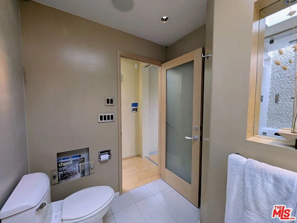 13523 Hartland Street Valley Glen, CA 91405