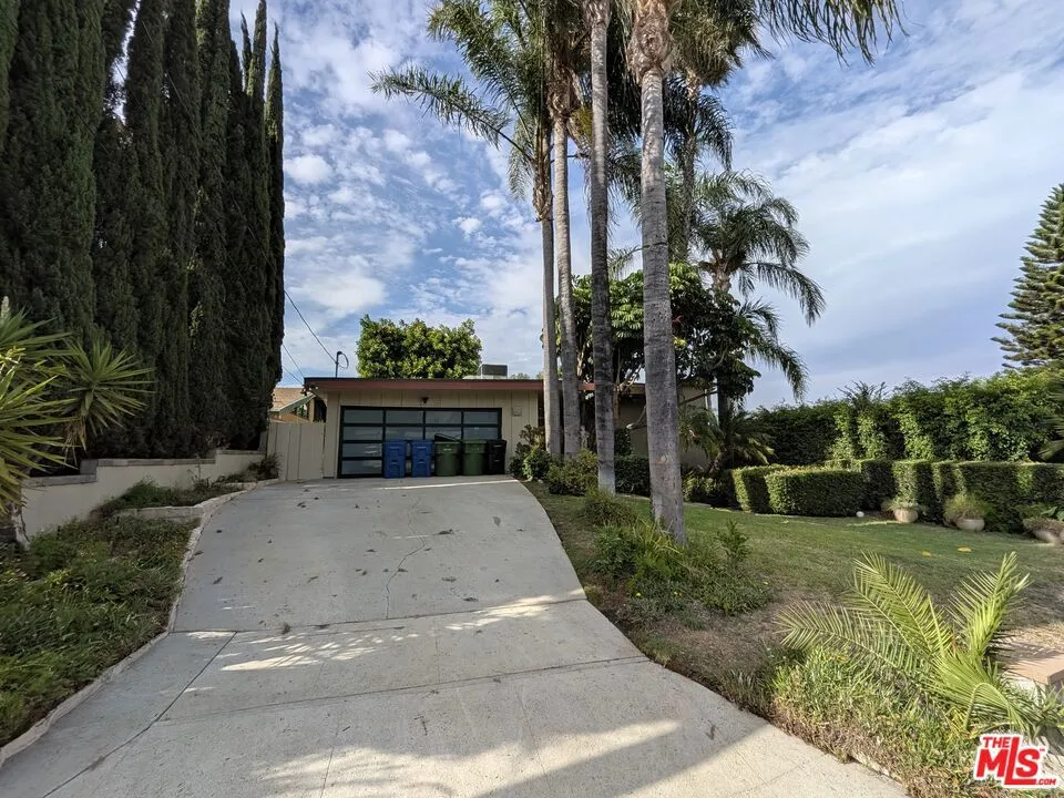 13523 Hartland Street Valley Glen, CA 91405