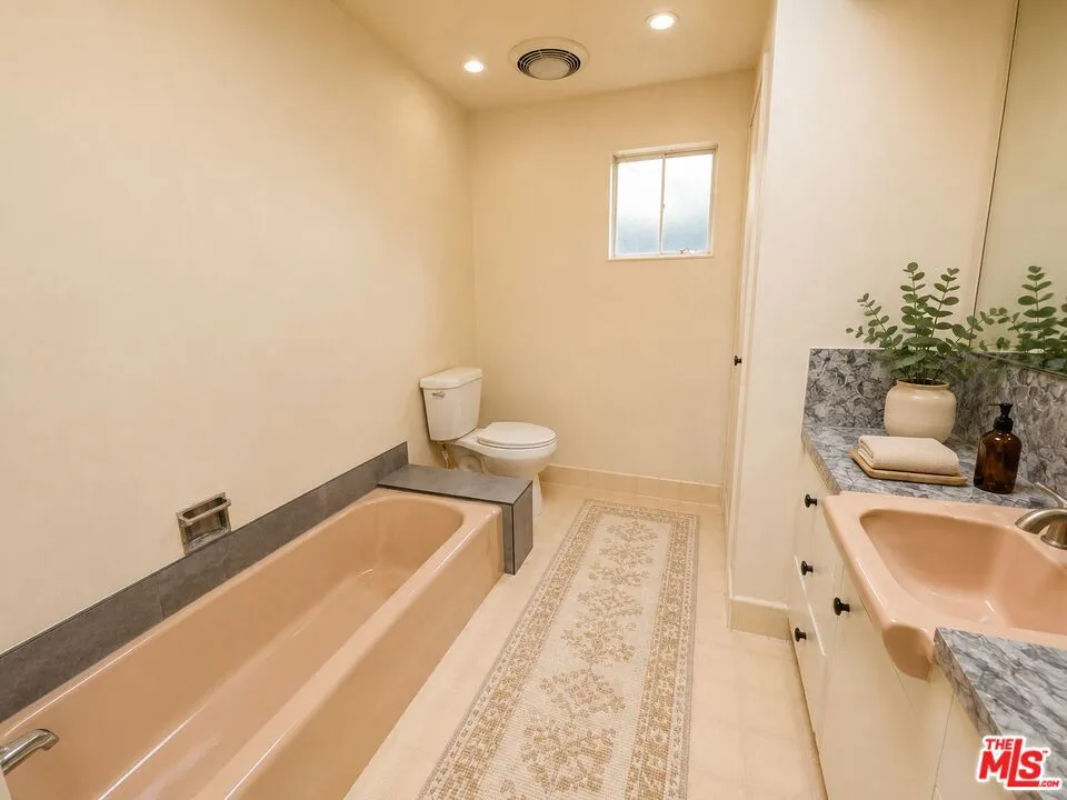 13523 Hartland Street Valley Glen, CA 91405