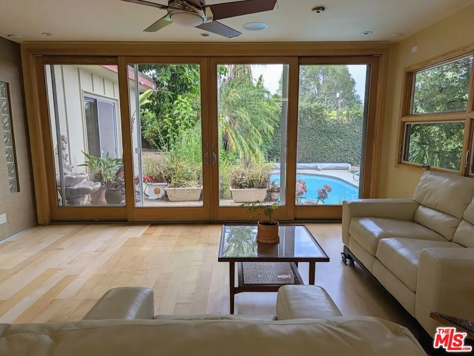 13523 Hartland Street Valley Glen, CA 91405