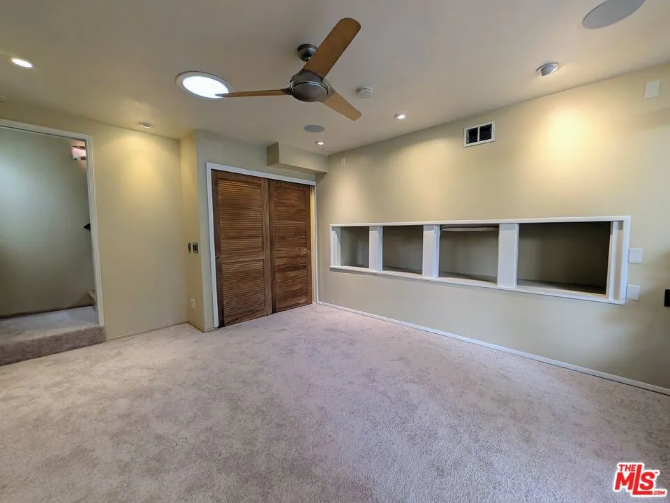 13523 Hartland Street Valley Glen, CA 91405