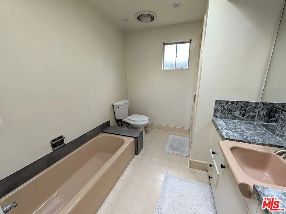 13523 Hartland Street Valley Glen, CA 91405