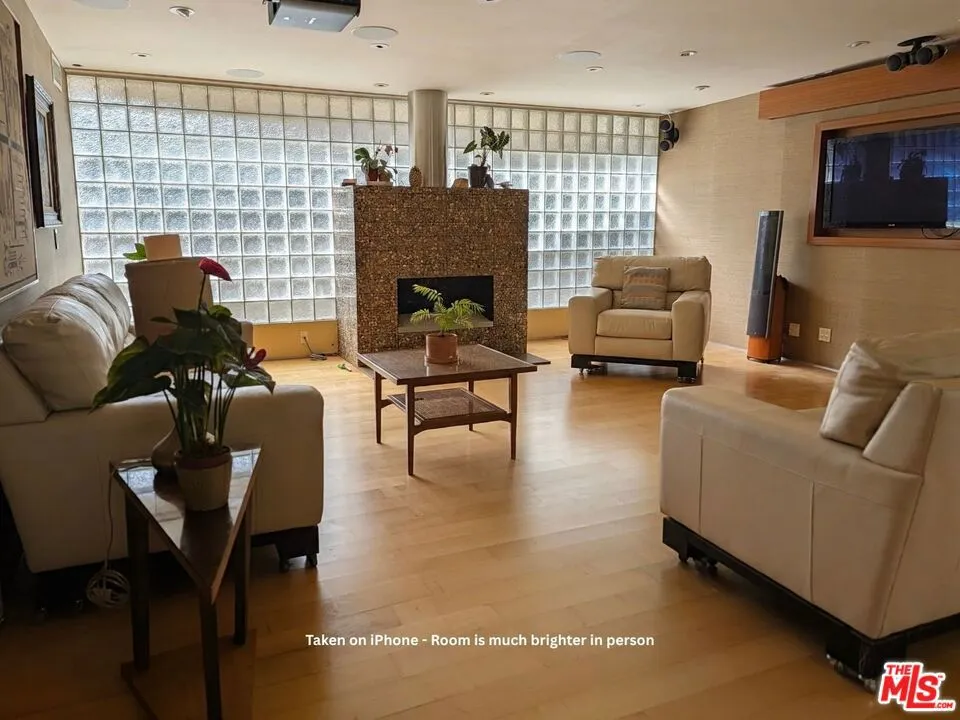 13523 Hartland Street Valley Glen, CA 91405
