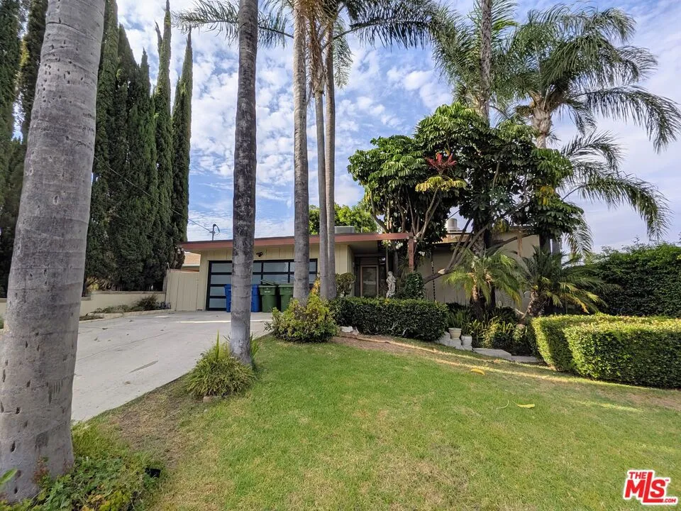 13523 Hartland Street Valley Glen, CA 91405