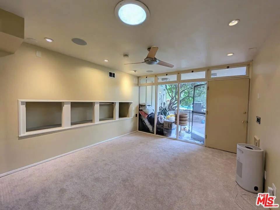 13523 Hartland Street Valley Glen, CA 91405