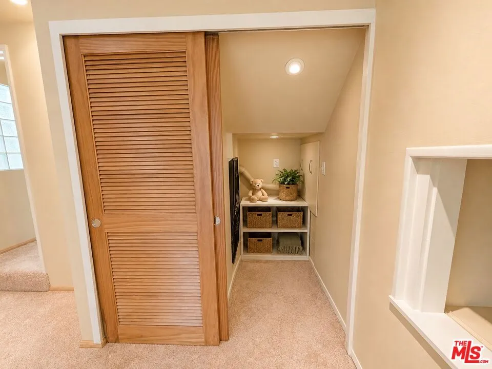 13523 Hartland Street Valley Glen, CA 91405