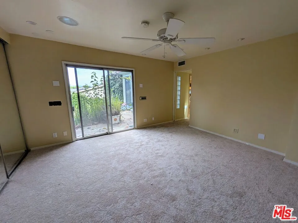13523 Hartland Street Valley Glen, CA 91405