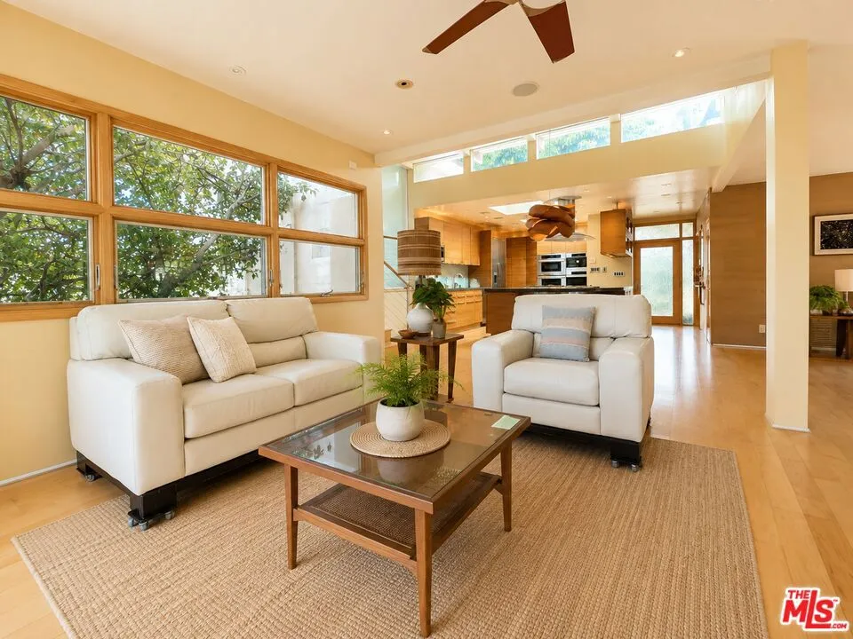 13523 Hartland Street Valley Glen, CA 91405