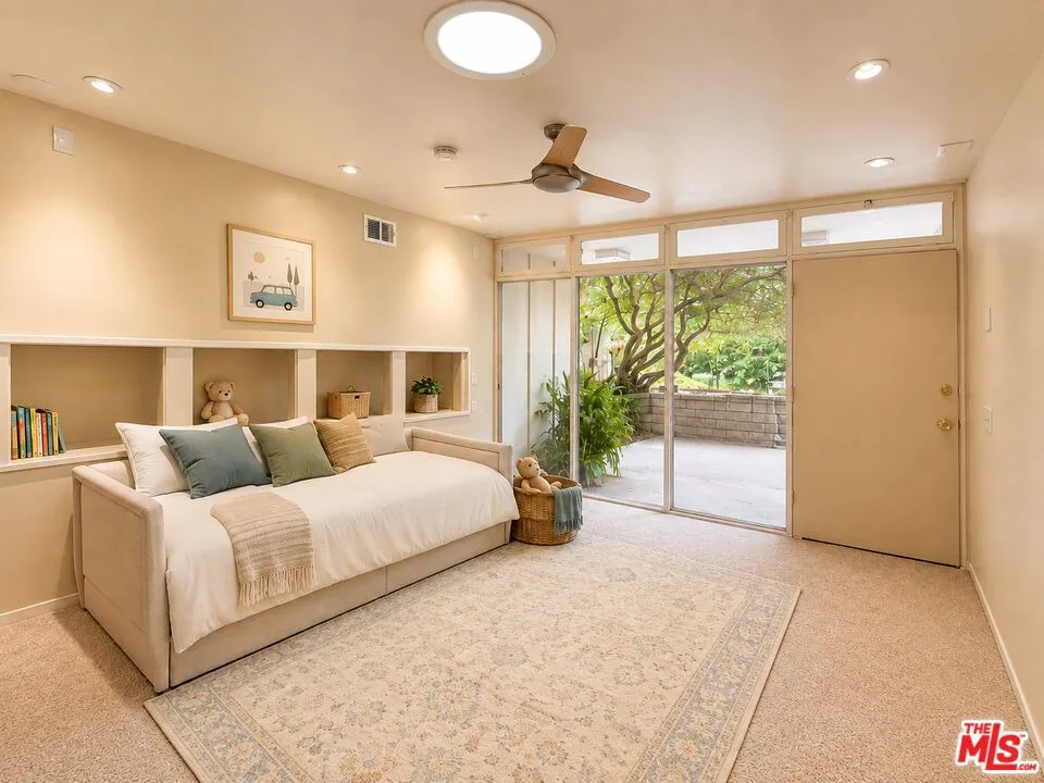 13523 Hartland Street Valley Glen, CA 91405
