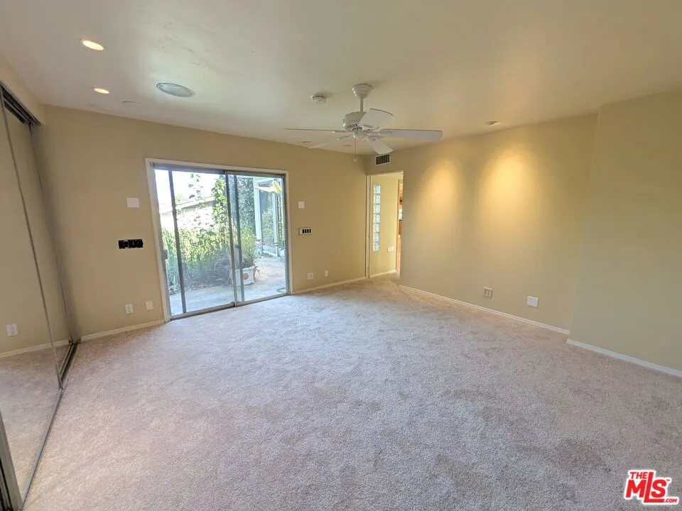 13523 Hartland Street Valley Glen, CA 91405