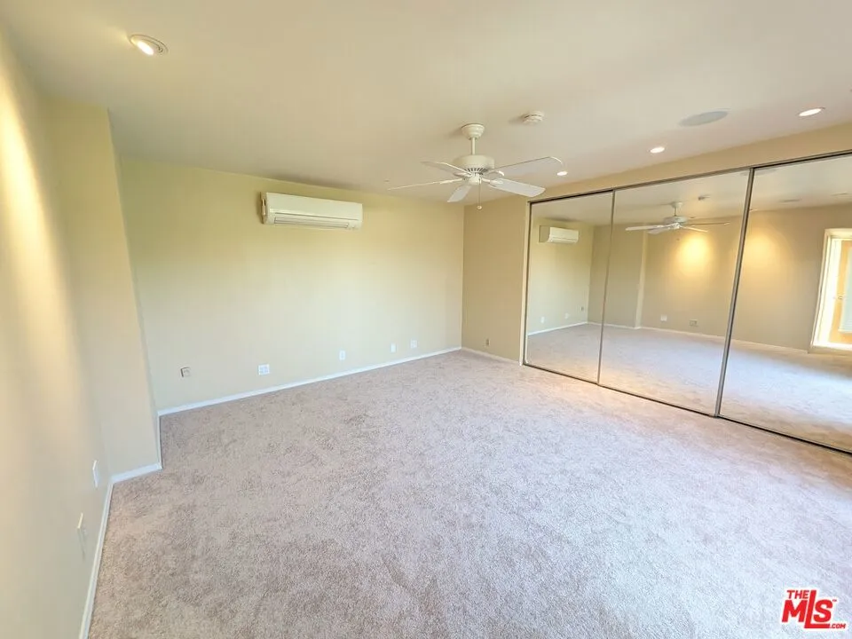 13523 Hartland Street Valley Glen, CA 91405