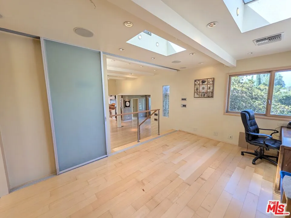13523 Hartland Street Valley Glen, CA 91405