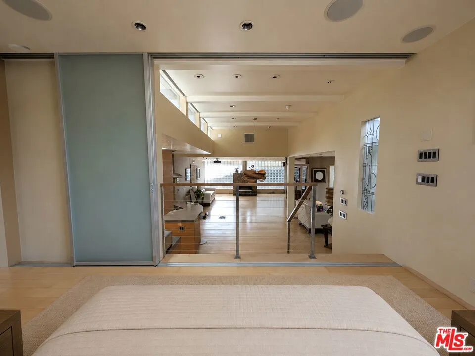 13523 Hartland Street Valley Glen, CA 91405