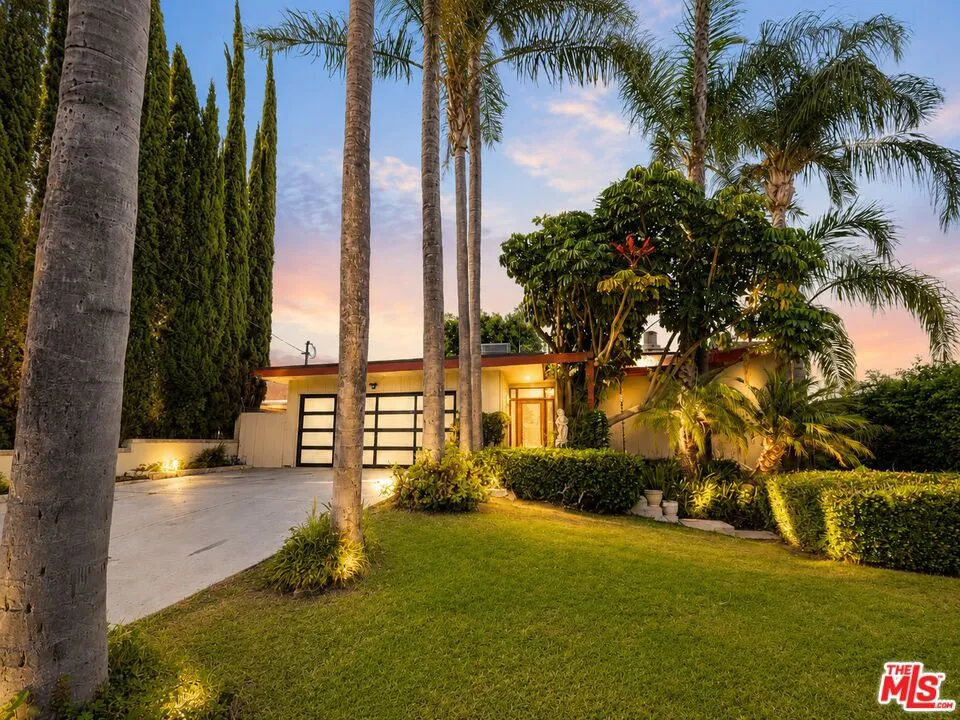13523 Hartland Street Valley Glen, CA 91405