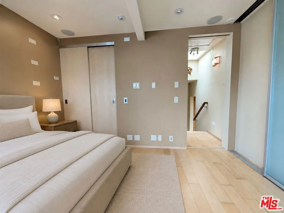 13523 Hartland Street Valley Glen, CA 91405