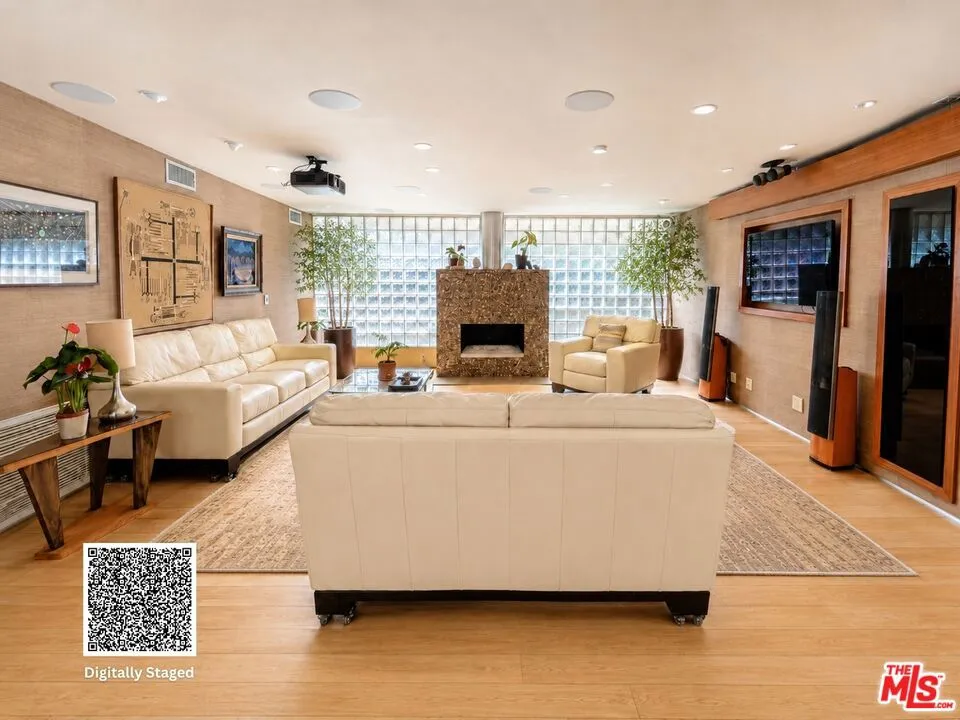 13523 Hartland Street Valley Glen, CA 91405