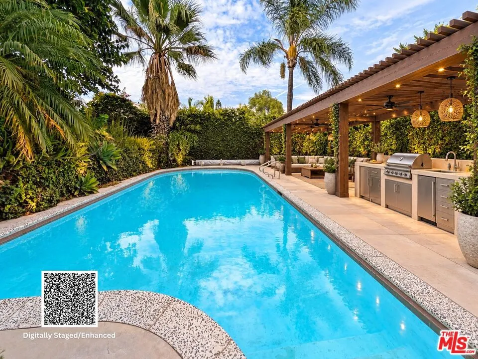 13523 Hartland Street Valley Glen, CA 91405