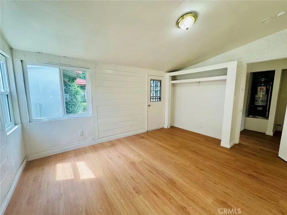 3320 Tenaya Avenue Lynwood, CA 90262