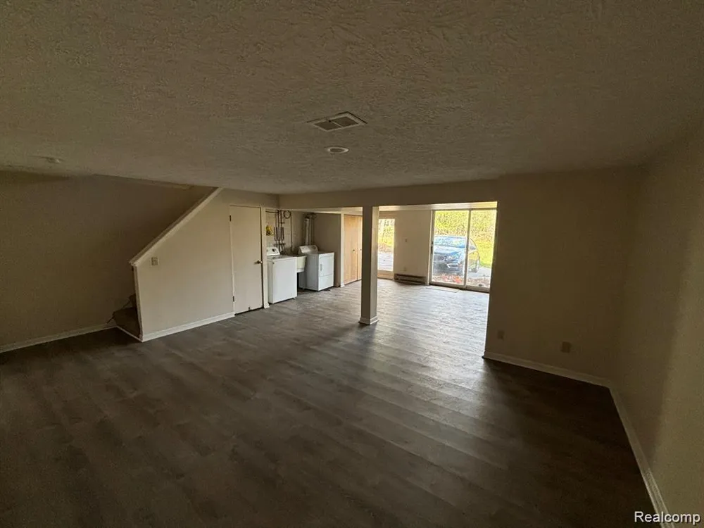 300 Bessemaur Drive East Lansing City, MI 48823