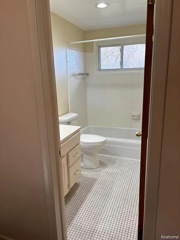 300 Bessemaur Drive East Lansing City, MI 48823