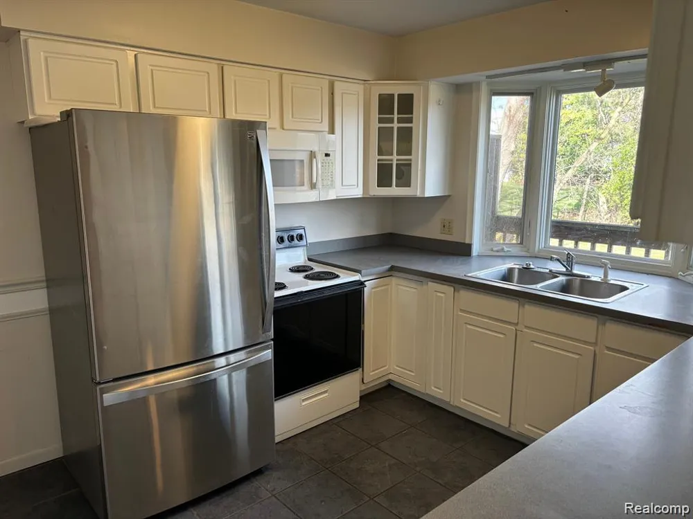 300 Bessemaur Drive East Lansing City, MI 48823