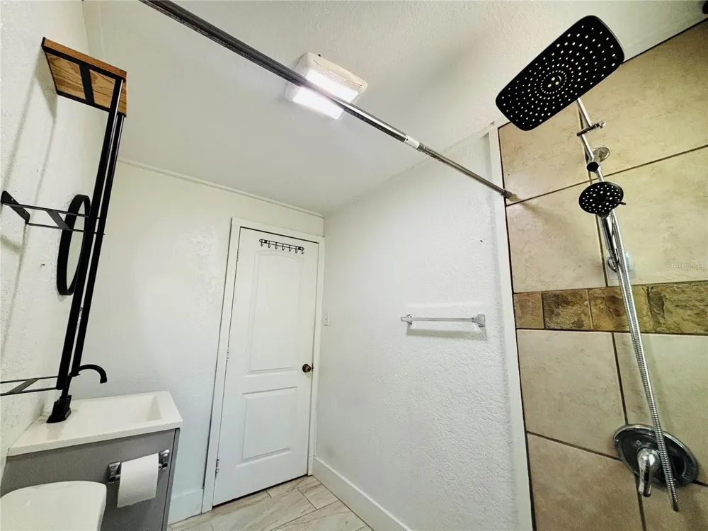 3910 E ELLICOTT STREET Tampa, FL 33610