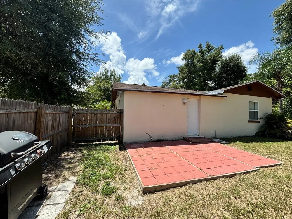 3910 E ELLICOTT STREET Tampa, FL 33610