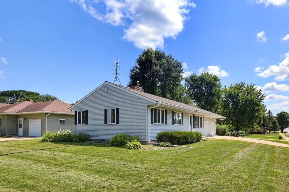 108 Park Street Fairfax, MN 55332