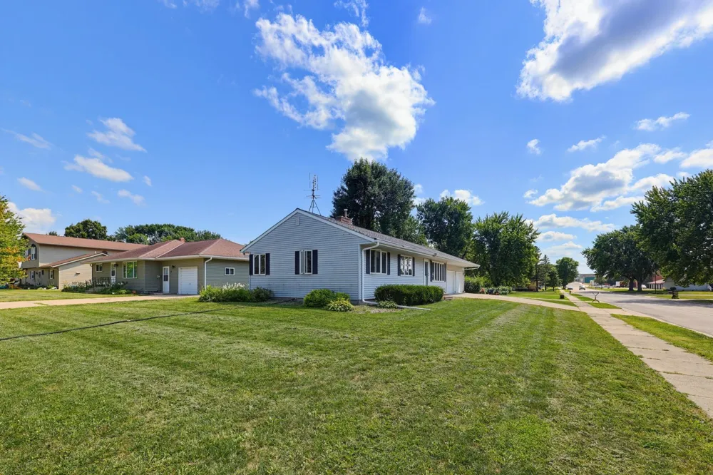 108 Park Street Fairfax, MN 55332