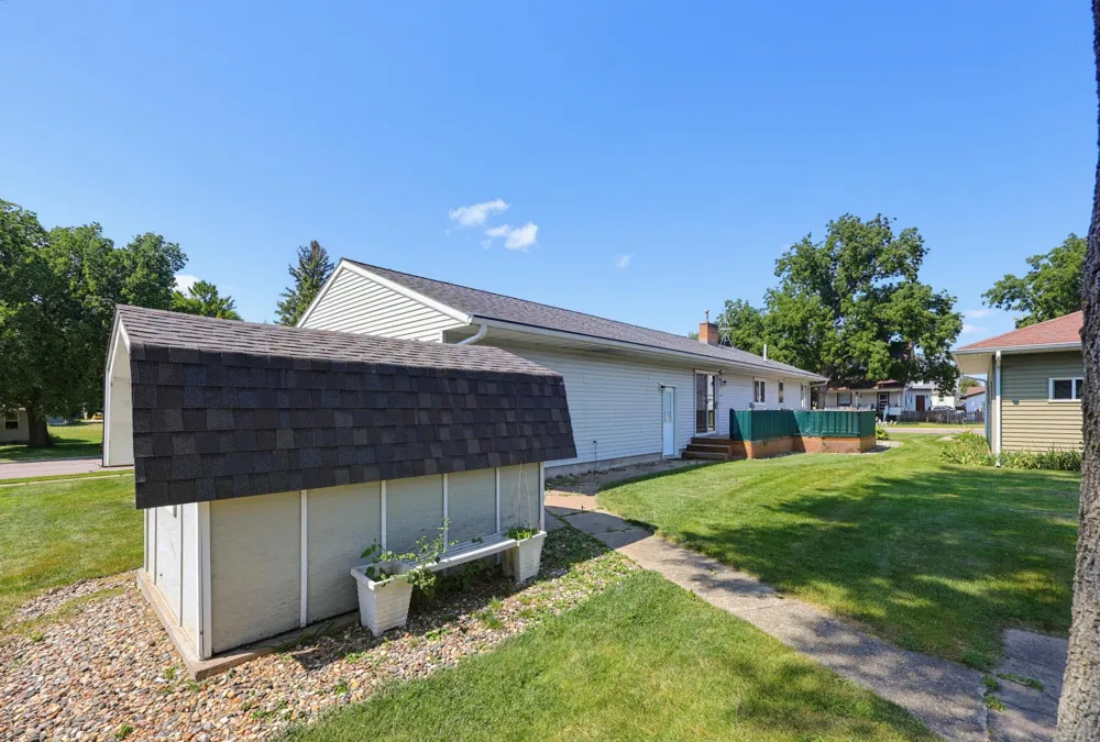 108 Park Street Fairfax, MN 55332