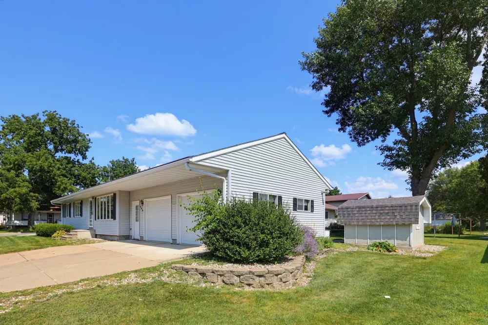 108 Park Street Fairfax, MN 55332