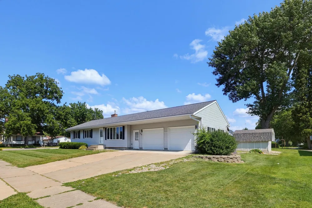 108 Park Street Fairfax, MN 55332