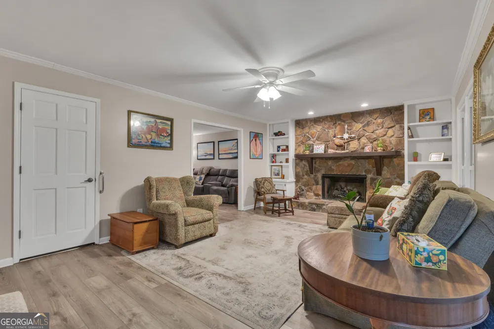 153 Lakeside DR Peachtree City, GA 30269