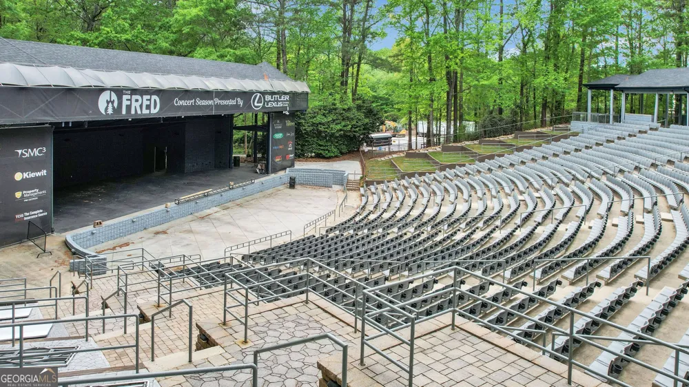 153 Lakeside DR Peachtree City, GA 30269