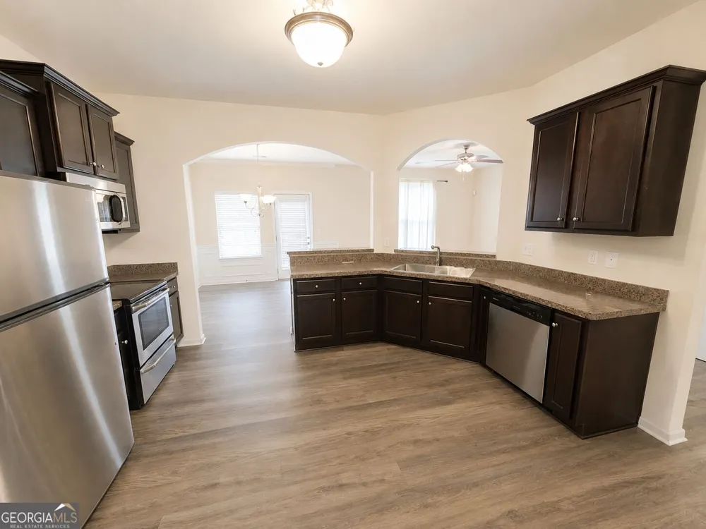 326 Lauren DR Fairburn, GA 30213