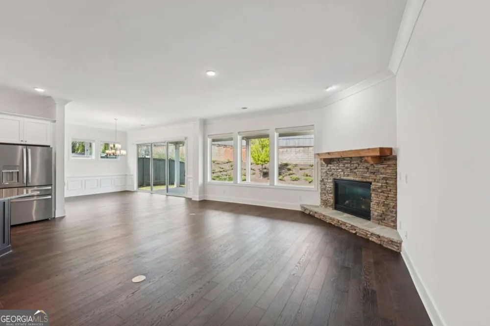716 Elizabeth TRL Woodstock, GA 30189