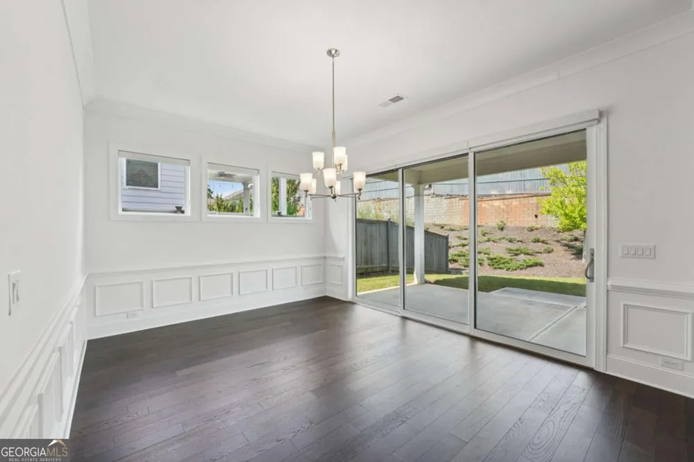 716 Elizabeth TRL Woodstock, GA 30189